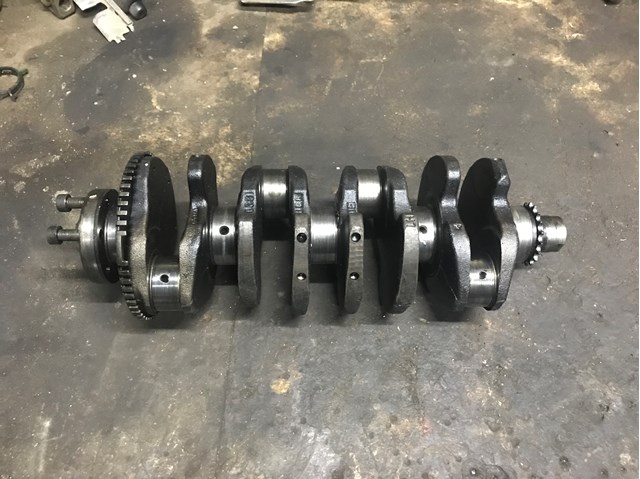 Коленвал двигателя Skoda SuperB II