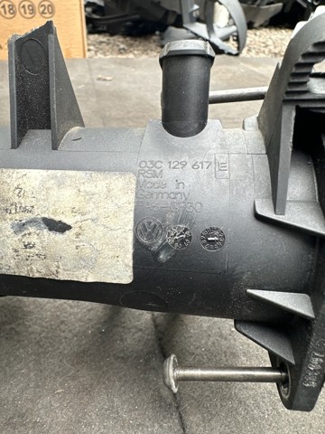VAG 03C129617E Воздухозаборник воздушного фильтра в наличии Ирпень