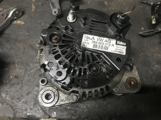 Генератор автомобиля 059903015R VAG