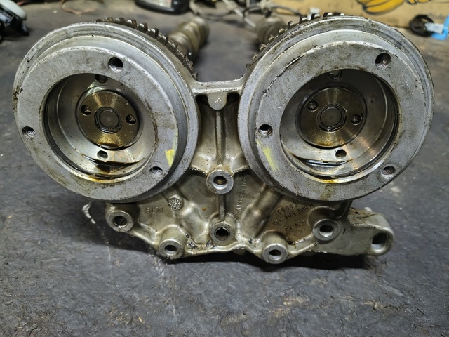 Передняя крышка головки блока цилиндров (ГБЦ) 06L103166H VAG
