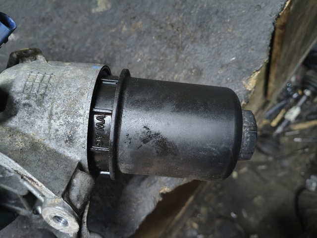 Крышка масляного фильтра 06L115401B VAG