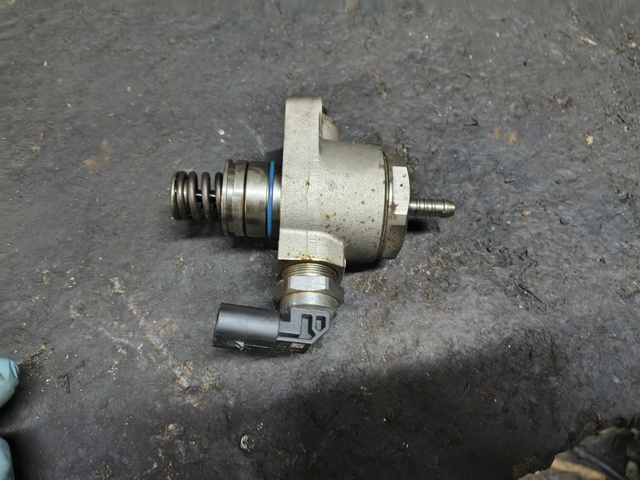Насос топливный высокого давления (ТНВД) 06L127025K VAG