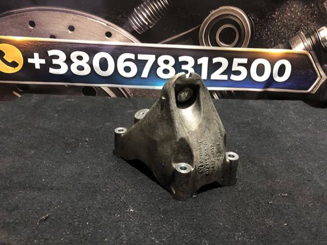 Кронштейн подушки (опоры) двигателя, правой 07Z199308B VAG