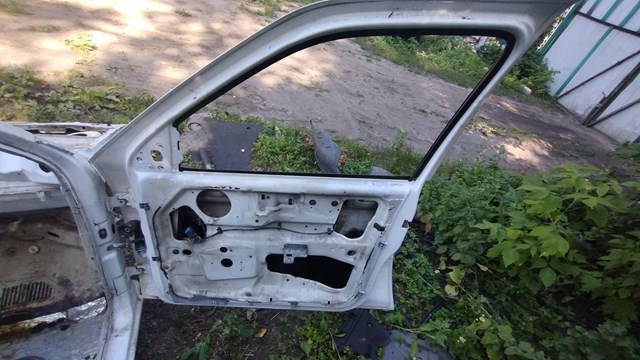 1055087 FORD Панель-щека двери передней правой купить в Ирпень
