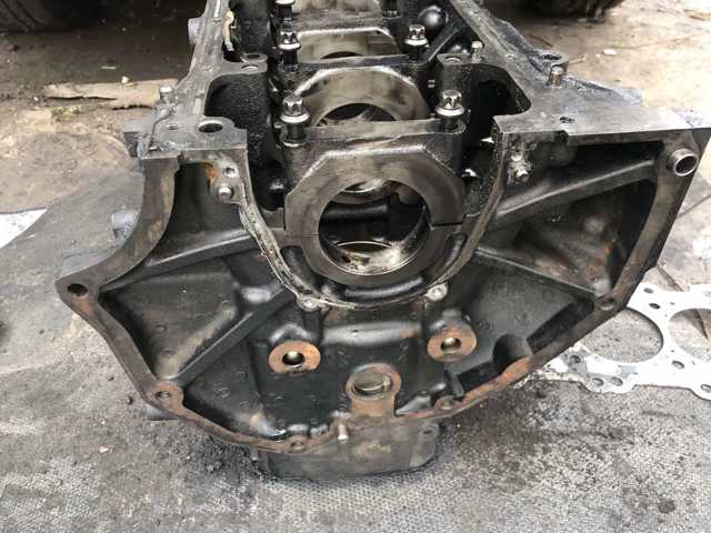 Блок цилиндров двигателя 11010EB325 NISSAN