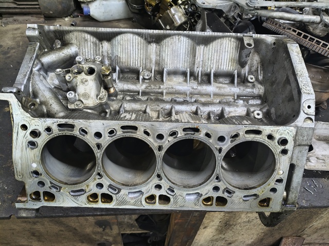 Блок двигателя 11112296651 BMW