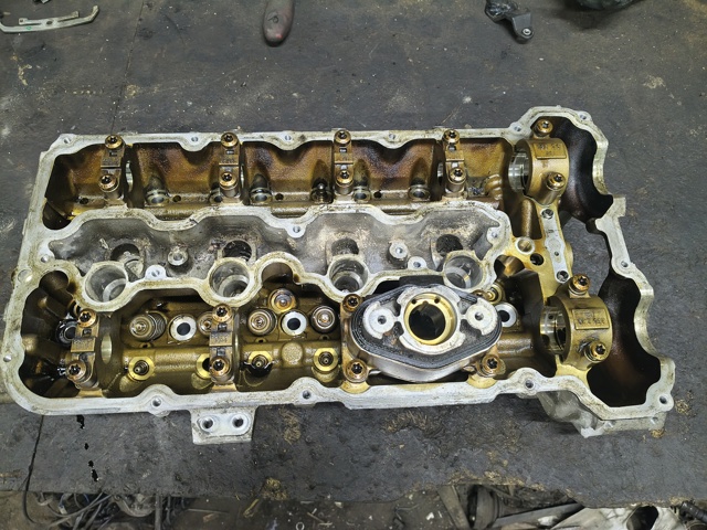 Головка блока цилиндров (ГБЦ), правая 11127573933 BMW
