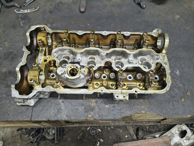 Головка блока цилиндров (ГБЦ), левая 11127573937 BMW