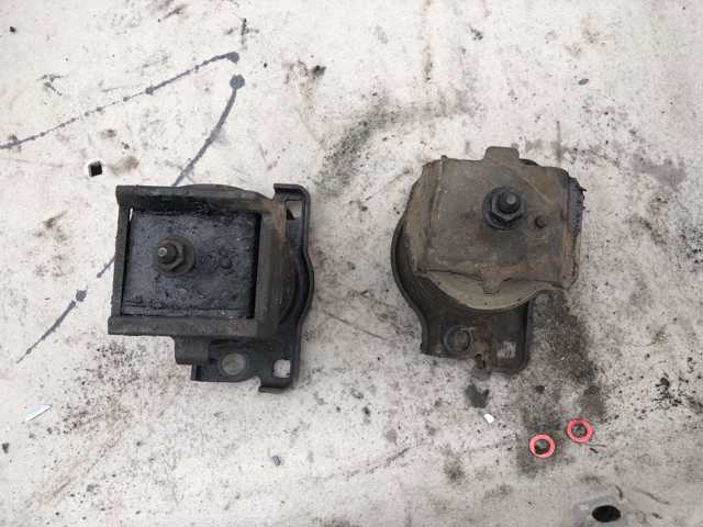 11220EB305 NISSAN Левая/правая опора двигателя купить в Николаев
