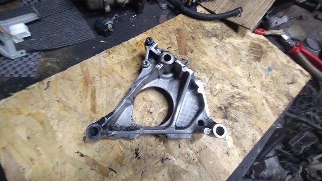 112318H800 NISSAN Кронштейн подушки (опоры) двигателя правой купить в Ужгород