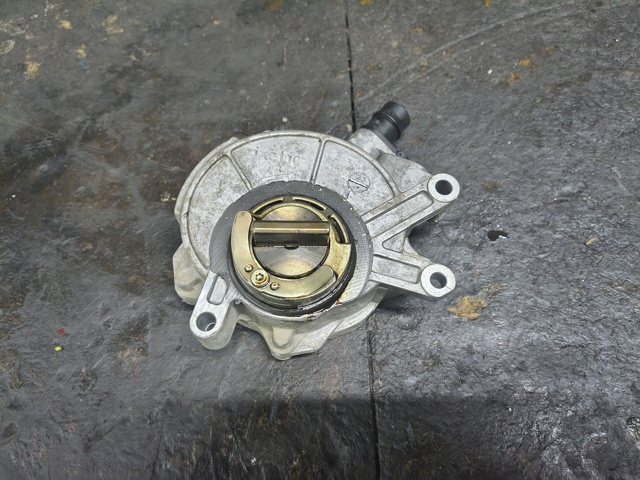 Насос вакуумный 11668605976 BMW