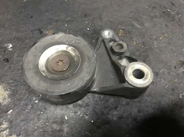 Натяжитель клинового ремня 117502W202 NISSAN
