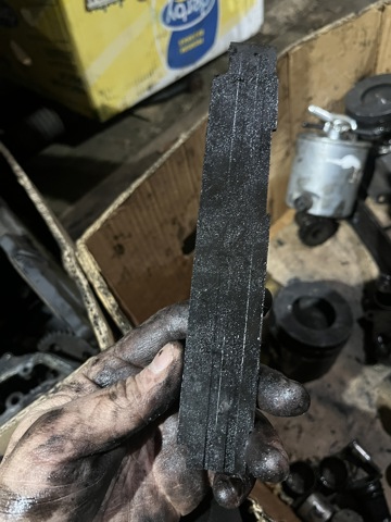 Успокоитель цепи ГРМ, левый 13085EB310 NISSAN