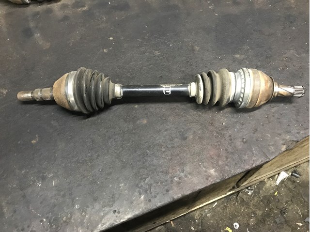 Полуось передняя левая 13136379 OPEL