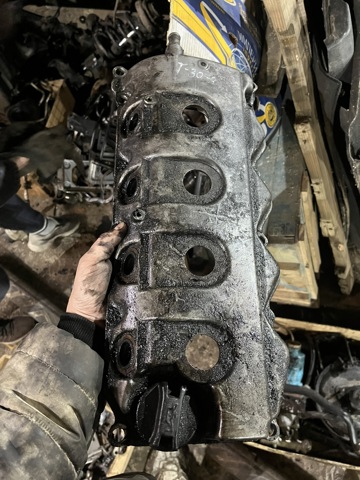 Крышка клапанов 132648H801 NISSAN