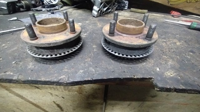 FORD 1333147 Передняя ступица в наличии Украина