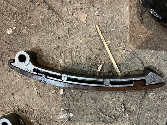 Башмаки цепи ГРМ 13522247330 BMW