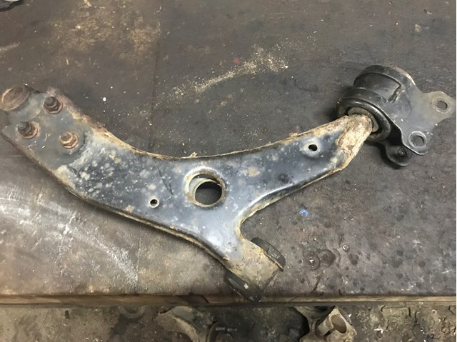 FORD 1362651 Рычаг передней подвески нижний левый в наличии Черкассы