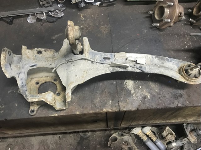 Цапфа поворотная правая 1363195 FORD