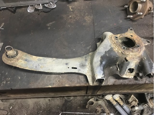 Цапфа поворотная левая 1363196 FORD