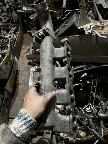 140018H800 NISSAN Впускной коллектор купить в Ужгород