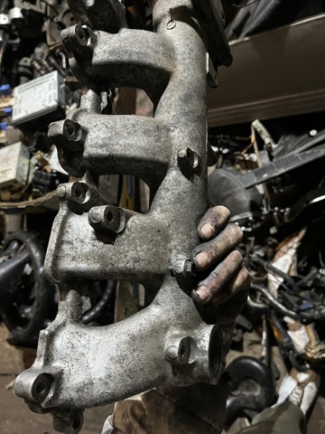 Впускной коллектор 140018H800 NISSAN