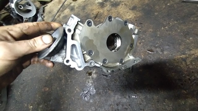 FORD 1464643 Насос масляный в наличии Киев