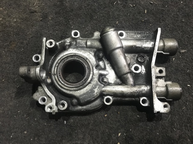 Масляный насос двигателя 15010AA320 SUBARU