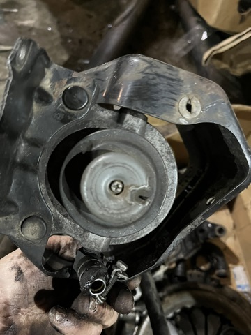 Кронштейн топливного фильтра 164018H800 NISSAN