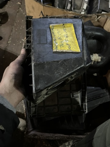 Корпус воздушного фильтра, верхняя часть 16526BN300 NISSAN