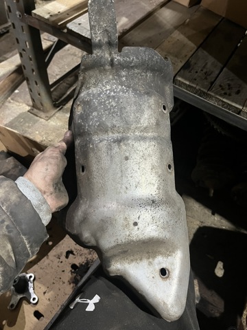 Крышка выпускного коллектора 16590EC00A NISSAN