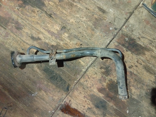 Шланг заливной горловины, топливного бака 17221EB400 NISSAN