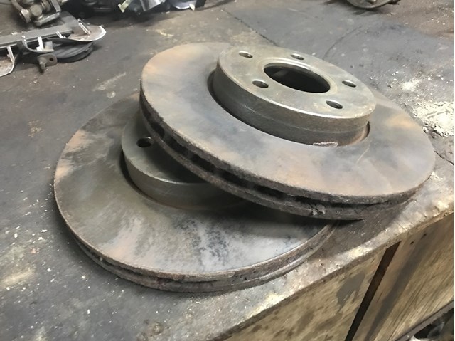 1734696 FORD Передние тормозные диски купить в Ирпень