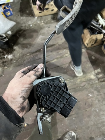Педали газа 180028H813 NISSAN