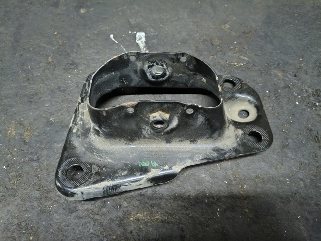 Кронштейн задней балки 1K0505129L VAG
