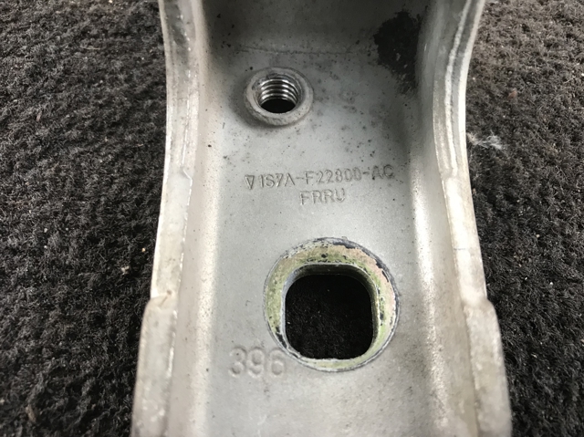 Петля передней двери, правой 1S7AF22800AC FORD
