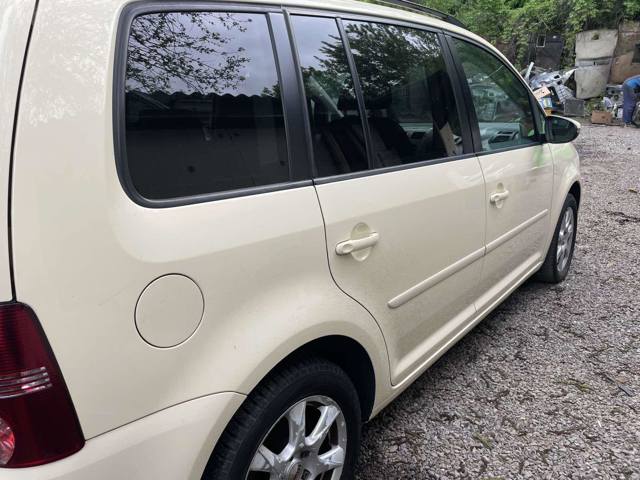 Подкрылок крыла заднего правый 1T0810972J VAG