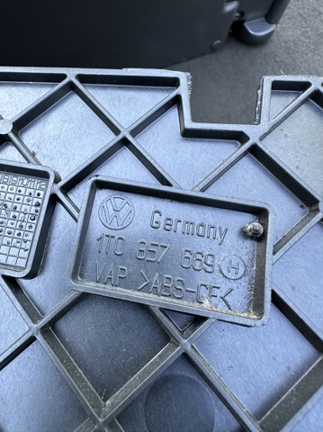 VAG 1T0857669H Пепельница центральной консоли в наличии Каменское