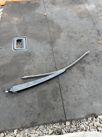 Поводок дворника заднего стекла 1T0955707 VAG