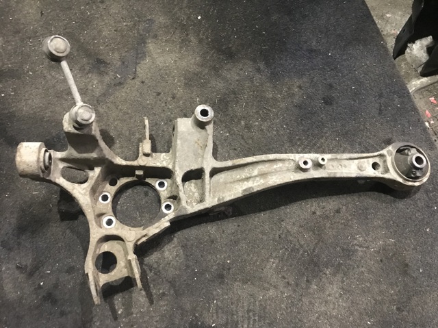 Кулак поворотный правый 20252AG001 SUBARU