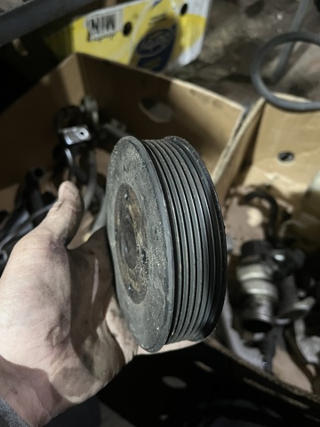 Шкив помпы водяного насоса 21051EB300 NISSAN