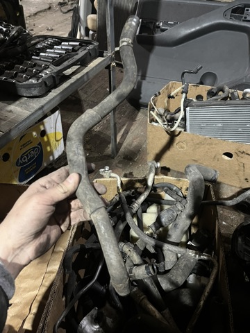 Нижний патрубок радиатора 21503EB300 NISSAN