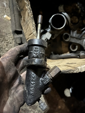 Выжимной цилиндр сцепления 21526775924 BMW