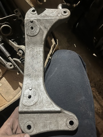 Крепление коробки передач 22321096106 BMW
