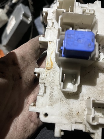 24350EA00A NISSAN Блок предохранителей задний салонный купить в Винница