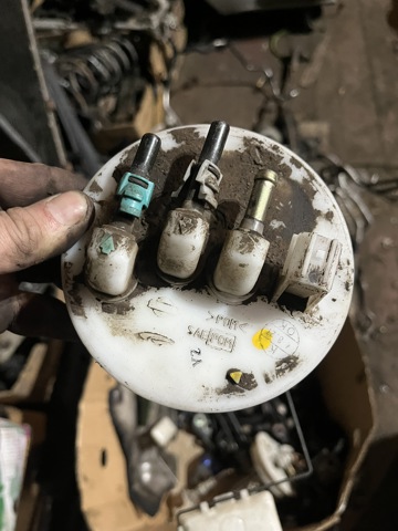 250608H311 NISSAN Датчик уровня топлива в баке правый купить в Львов