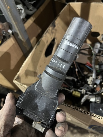 Переключатель подрулевой, правый 25260EA001 NISSAN