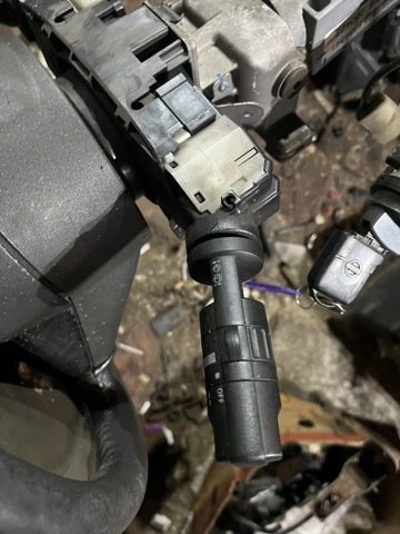 Правый подрулевой переключатель  25260EB65A NISSAN