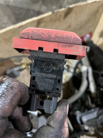 252908H300 NISSAN Кнопка включения аварийного сигнала купить в Одесса