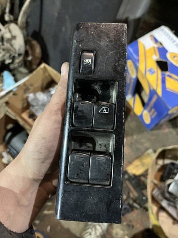 Кнопки переднего правого стеклоподъемника 254014X00C NISSAN